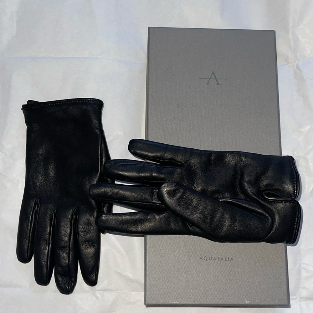 Leather gloves